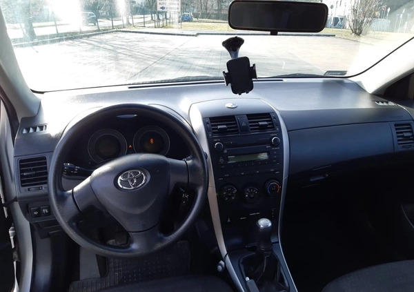 Toyota Corolla cena 17000 przebieg: 215828, rok produkcji 2008 z Zawiercie małe 67